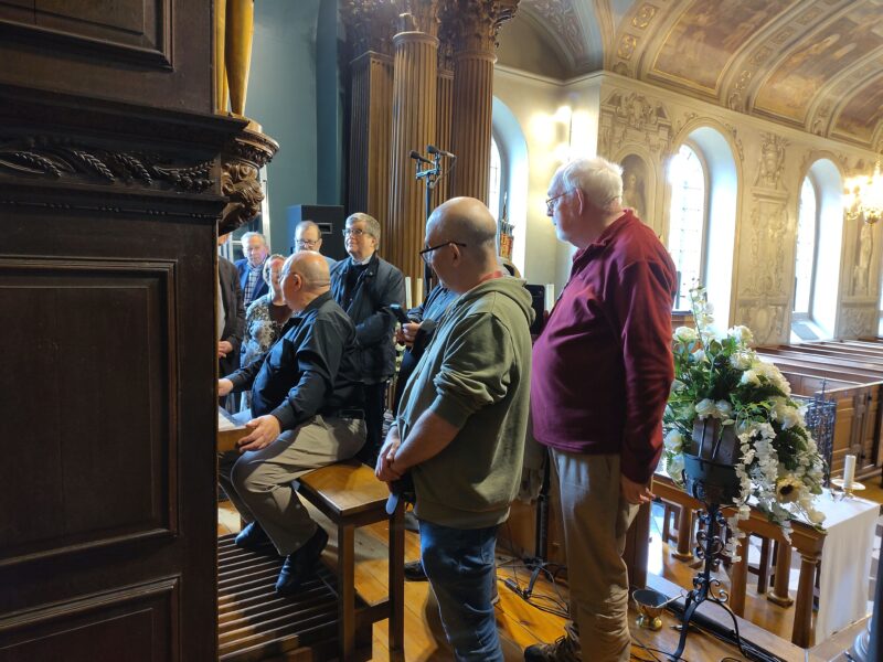 Group around a baroque organ