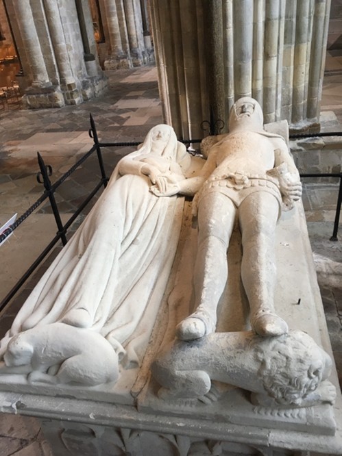 Effigies of knight and lady holding hands