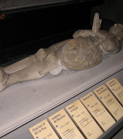 Effigy of man in late C14 armour, on a modern plinth