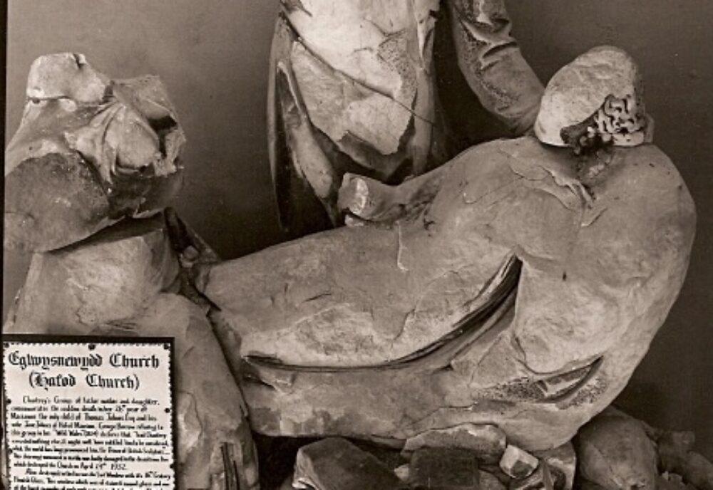 7784 Remains of a damaged tomb monument